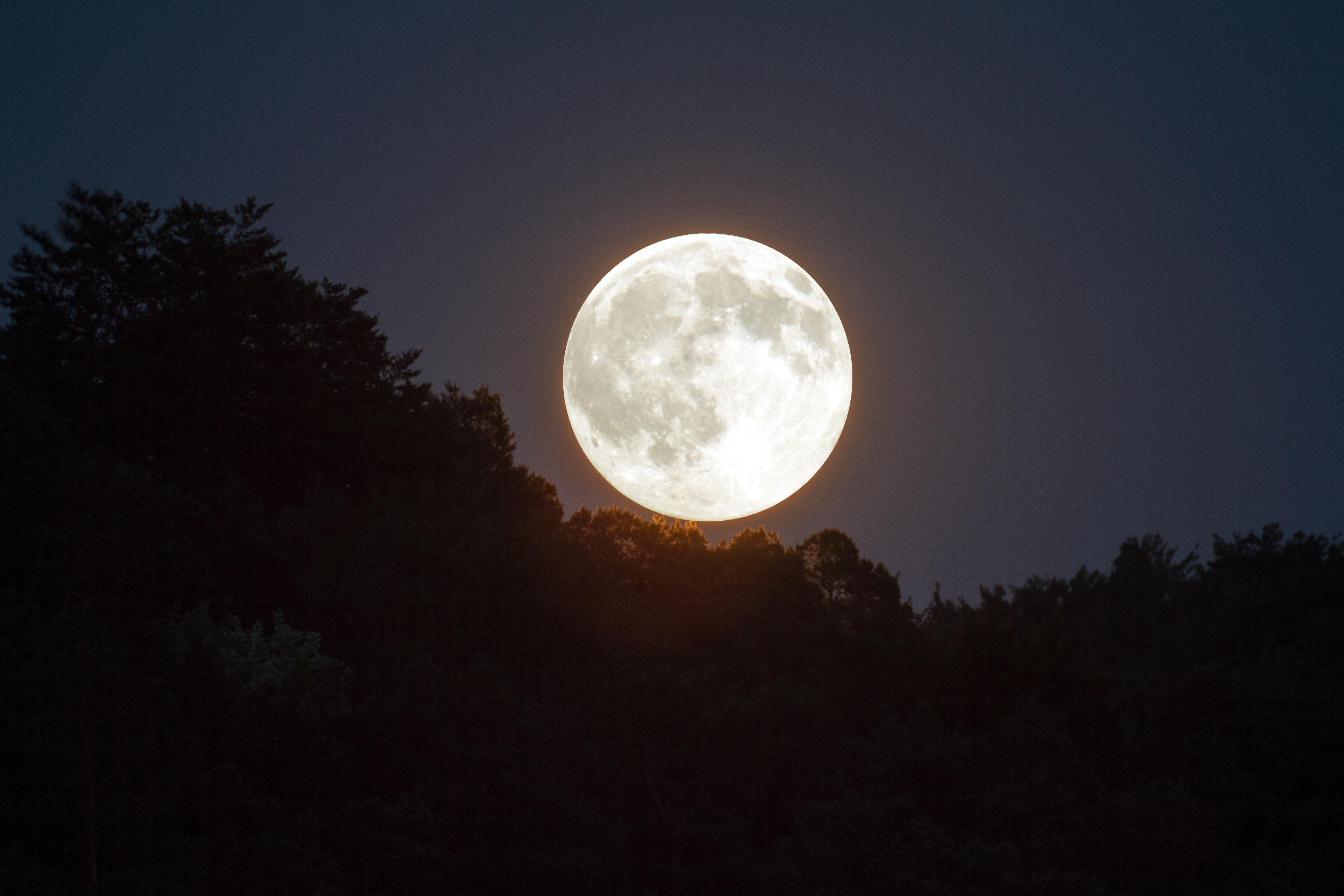 Der Mond ist aufgegangen